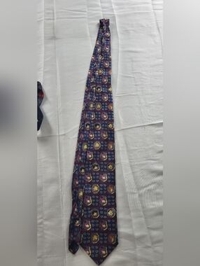 Vintage “The Flintstones” Red tie from 1995, Novel Ties brand.